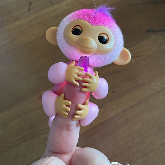 Fingerlings 2023 Interactive Monkey Reacts to Touch Sounds &Reactions Harmony - Picture 1 of 6